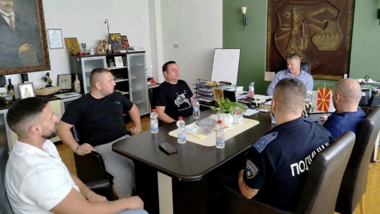 Прием за повредените од пожарот кај Бигла во кабинетот на градоначалникот Гоцевски